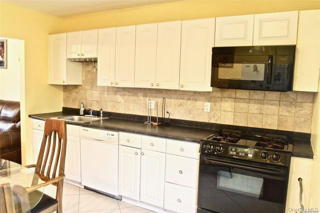 117 Blydenburg Avenue, Smithtown, NY 11787