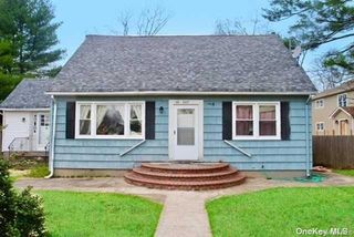 117 Blydenburg Avenue, Smithtown, NY 11787