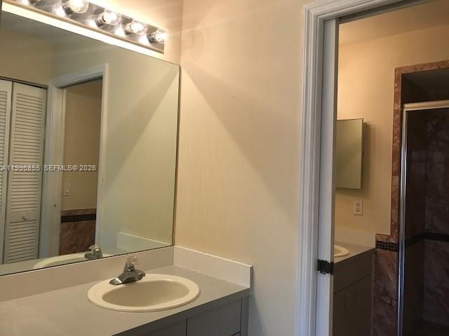 19712 NW 82nd Pl, Hialeah, FL 33015