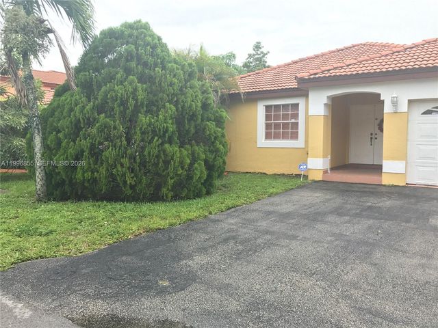 19712 NW 82nd Pl, Hialeah, FL 33015