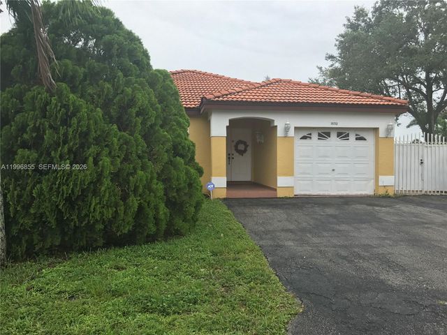 19712 NW 82nd Pl, Hialeah, FL 33015