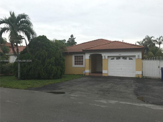 19712 NW 82nd Pl, Hialeah, FL 33015