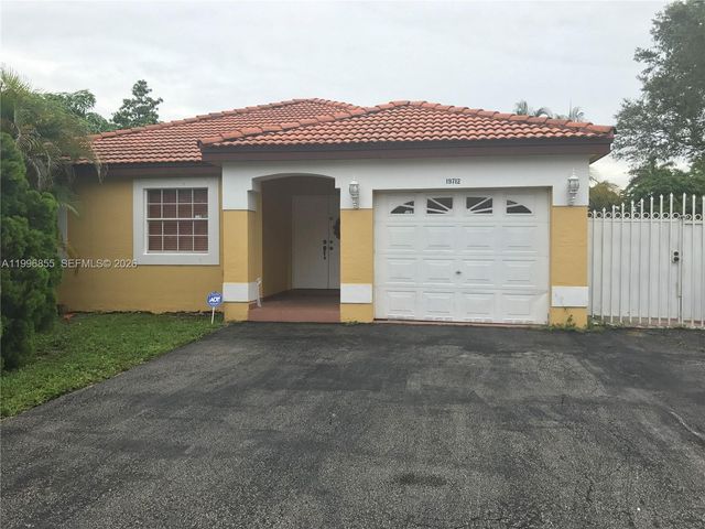 19712 NW 82nd Pl, Hialeah, FL 33015