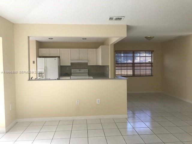 19712 NW 82nd Pl, Hialeah, FL 33015