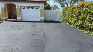 19712 NW 82nd Pl, Hialeah, FL 33015