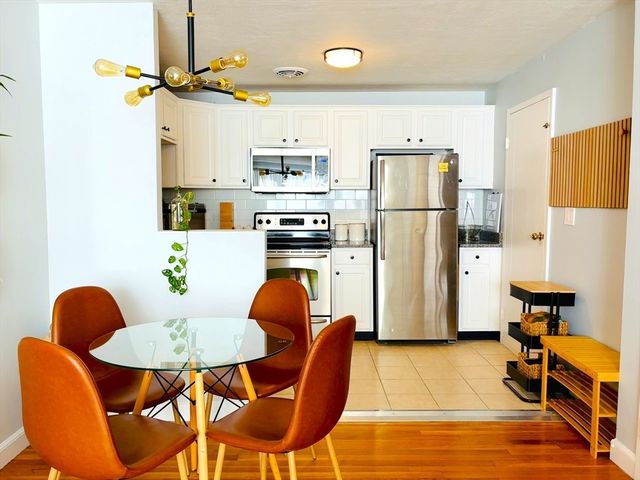 1105 Lexington Street 6-4, Waltham, MA 02452