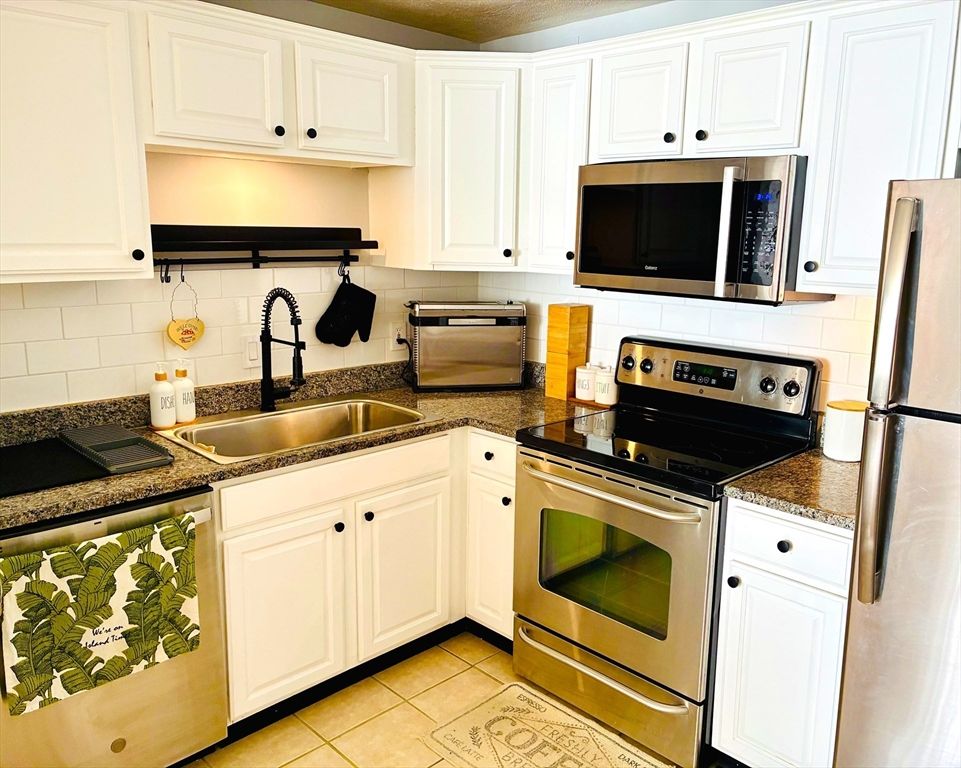 1105 Lexington Street 6-4, Waltham, MA 02452