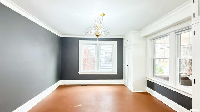 1011 N FARMINGTON Road, Peoria, IL 61606