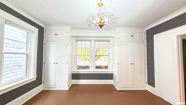 1011 N FARMINGTON Road, Peoria, IL 61606