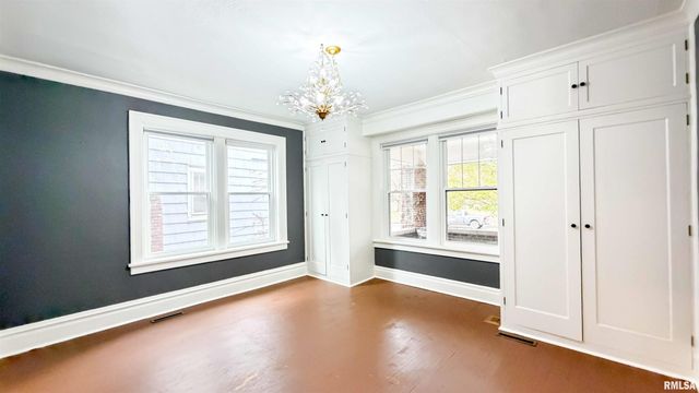 1011 N FARMINGTON Road, Peoria, IL 61606