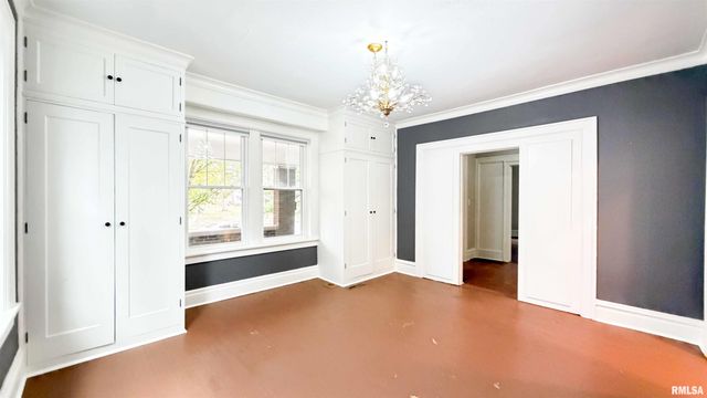 1011 N FARMINGTON Road, Peoria, IL 61606