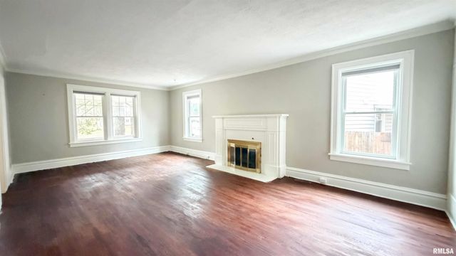 1011 N FARMINGTON Road, Peoria, IL 61606