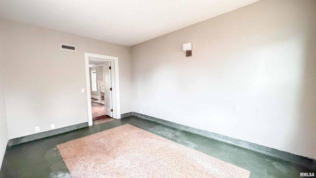 1011 N FARMINGTON Road, Peoria, IL 61606