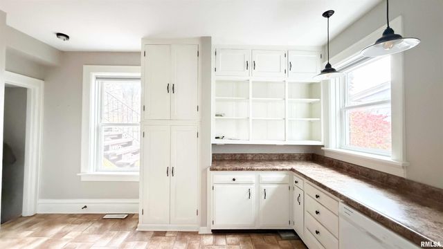 1011 N FARMINGTON Road, Peoria, IL 61606