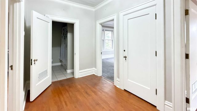 1011 N FARMINGTON Road, Peoria, IL 61606