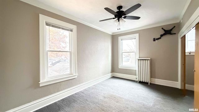 1011 N FARMINGTON Road, Peoria, IL 61606