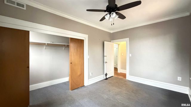 1011 N FARMINGTON Road, Peoria, IL 61606