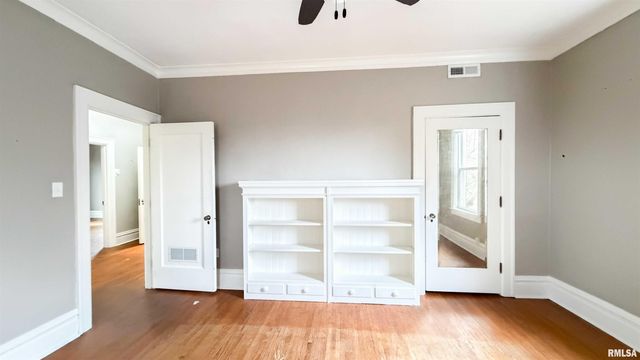 1011 N FARMINGTON Road, Peoria, IL 61606