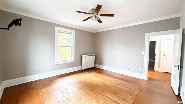 1011 N FARMINGTON Road, Peoria, IL 61606