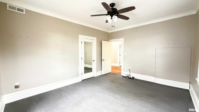 1011 N FARMINGTON Road, Peoria, IL 61606