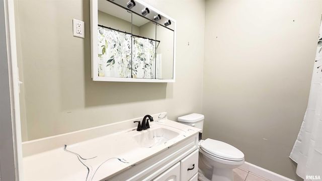 1011 N FARMINGTON Road, Peoria, IL 61606