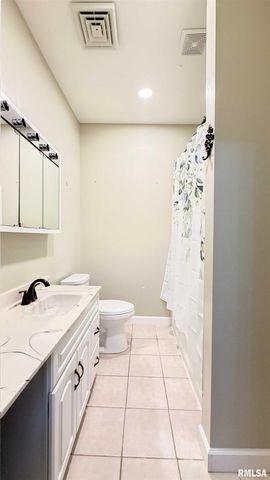 1011 N FARMINGTON Road, Peoria, IL 61606