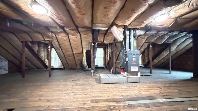 1011 N FARMINGTON Road, Peoria, IL 61606