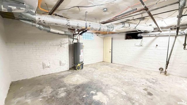 1011 N FARMINGTON Road, Peoria, IL 61606