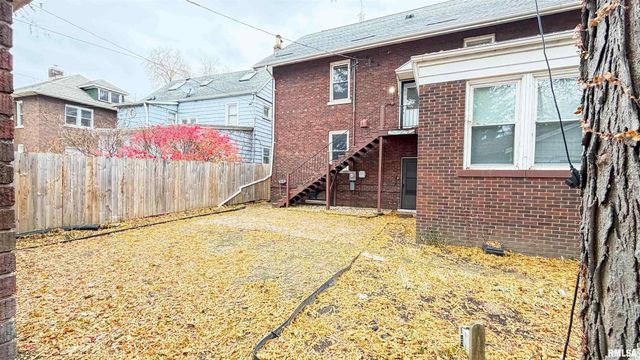 1011 N FARMINGTON Road, Peoria, IL 61606