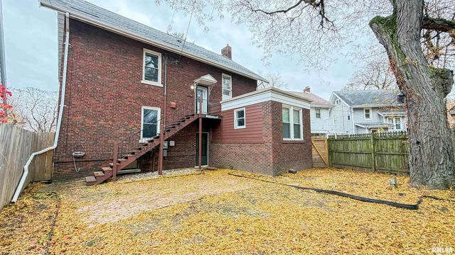 1011 N FARMINGTON Road, Peoria, IL 61606