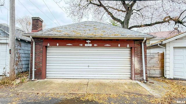 1011 N FARMINGTON Road, Peoria, IL 61606