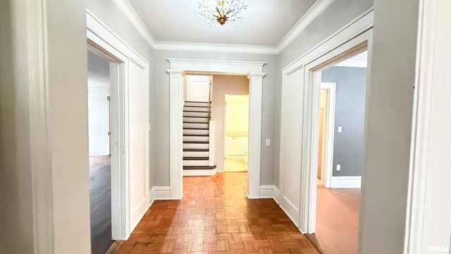 1011 N FARMINGTON Road, Peoria, IL 61606