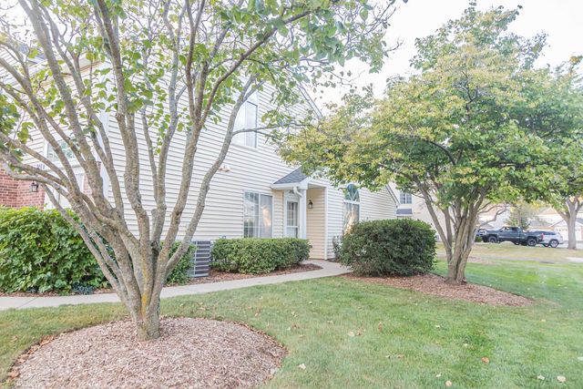 201 Brittany Drive A, Streamwood, IL 60107