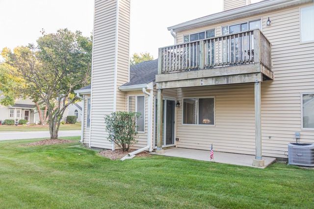 201 Brittany Drive A, Streamwood, IL 60107