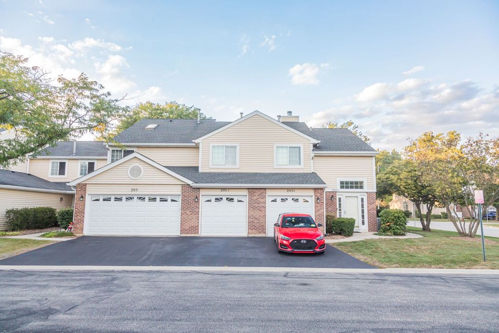 201 Brittany Drive A, Streamwood, IL 60107