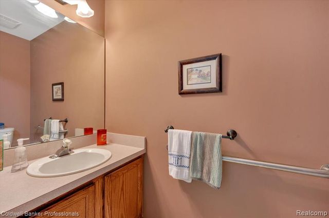 3803 Wedgewood Drive, Lapeer, MI 48446