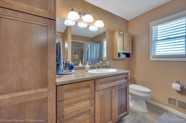 3803 Wedgewood Drive, Lapeer, MI 48446