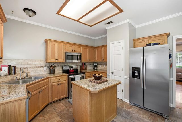 10653 Ray Dr, Denham Springs, LA 70706