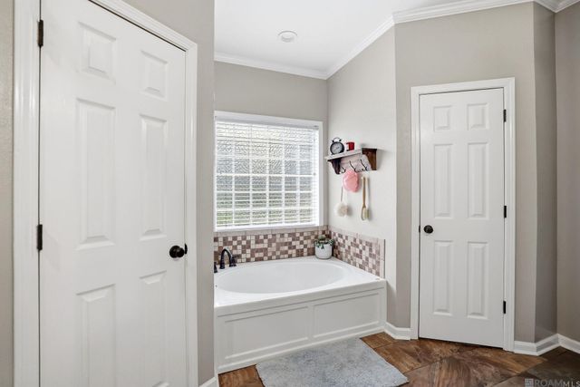 10653 Ray Dr, Denham Springs, LA 70706