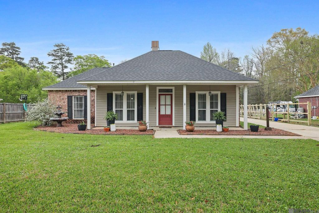 10653 Ray Dr, Denham Springs, LA 70706