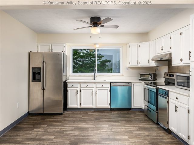 454 Chapman Drive, Milton, WV 25541