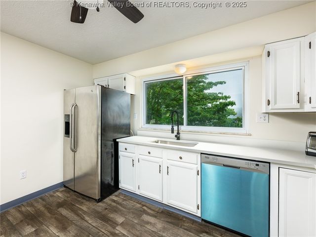 454 Chapman Drive, Milton, WV 25541