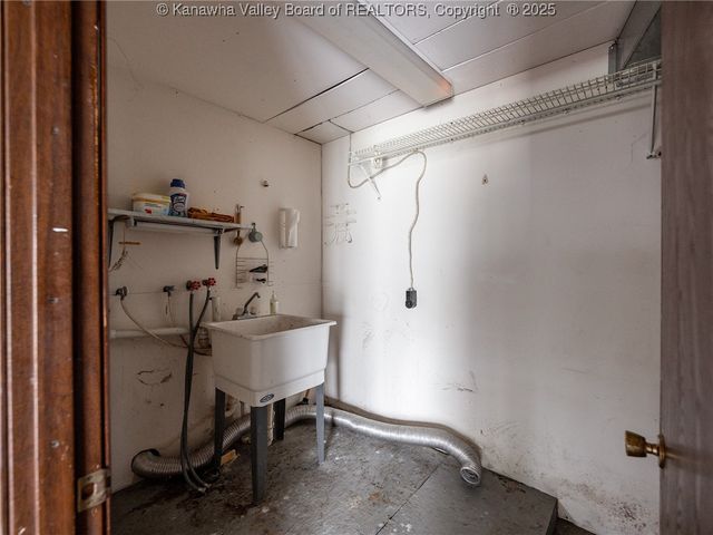 454 Chapman Drive, Milton, WV 25541