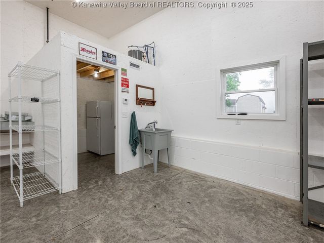 454 Chapman Drive, Milton, WV 25541