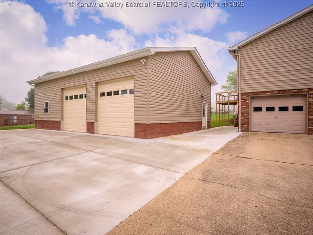 454 Chapman Drive, Milton, WV 25541