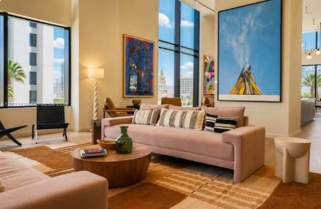225 N Miami Ave 3204, Miami, FL 33128