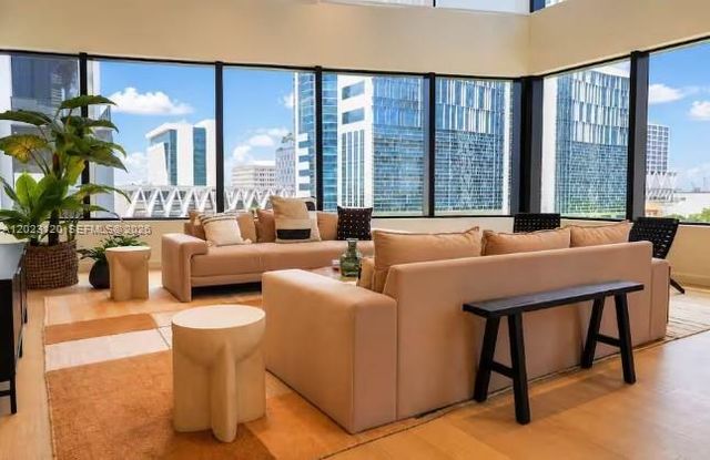 225 N Miami Ave 3204, Miami, FL 33128