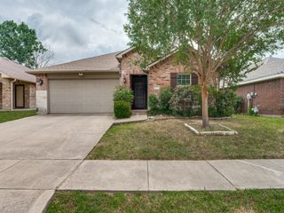 704 Cliffmere Drive, Arlington, TX 76002