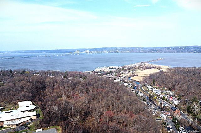 9 E Lawrence Park Drive 1, Piermont, NY 10968