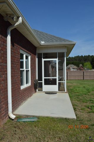 111 Hampton Meadows Dr., Bonaire, GA 31005